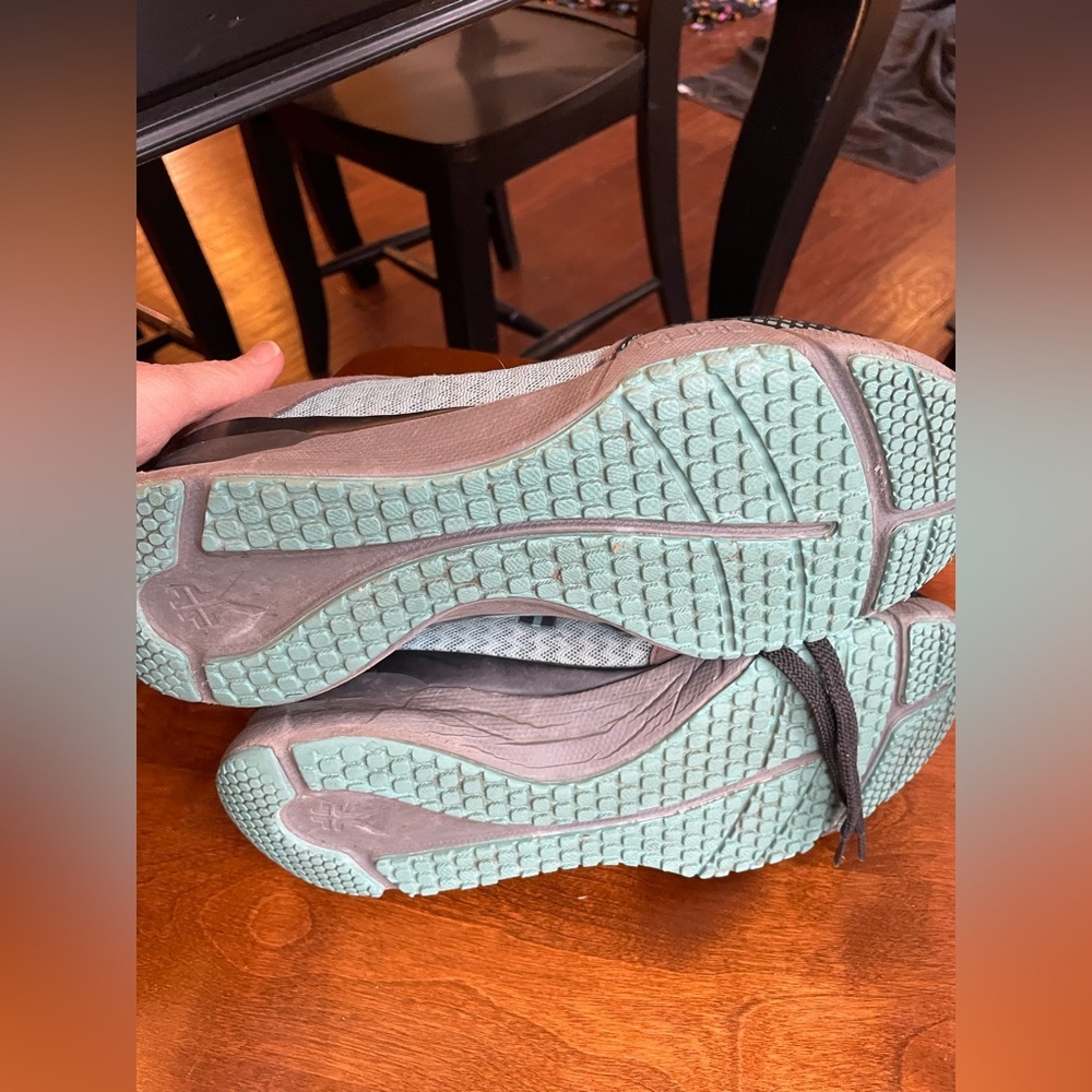 Kuru Quantum walking shoe Women's 9.5 in Teal and Black - Picture 11 of 12